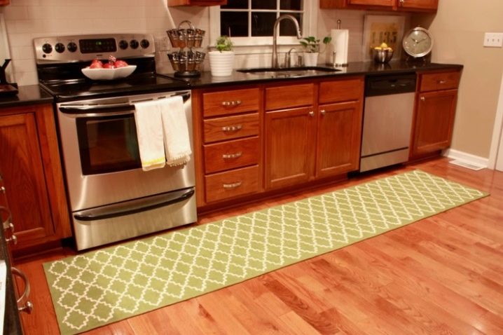 Нужны ли коврики на кухне?